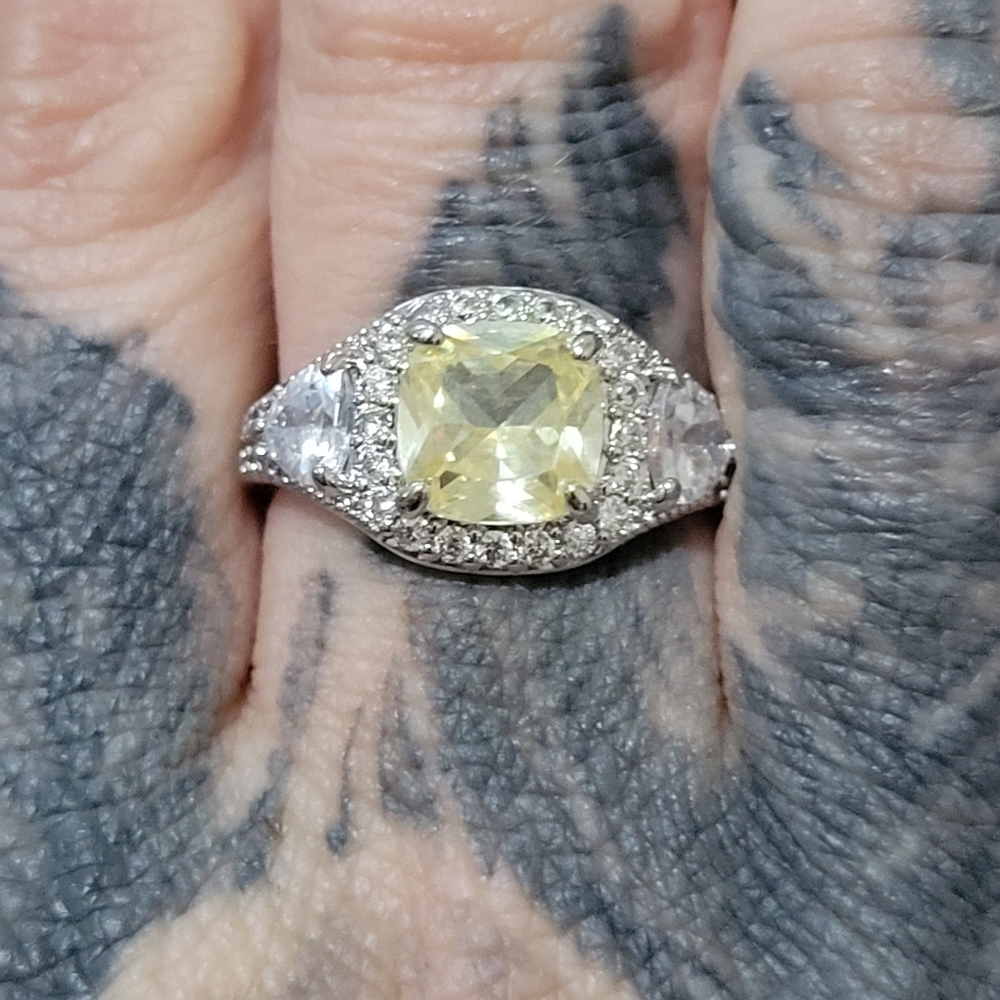 Lemon Quartz & Cubic Zirconia size 8 ring 💍 nickle free
